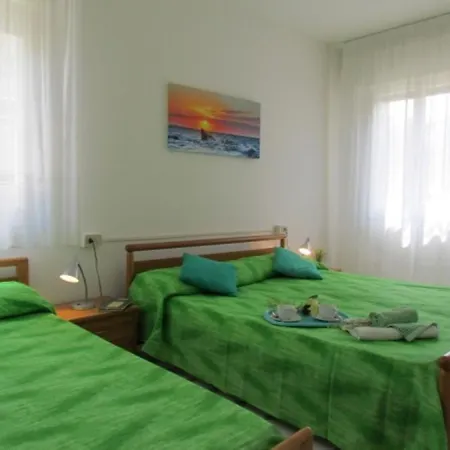 Lägenhet Welcoming And Furnished